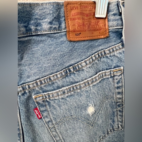 Levi’s 501 Distressed Jean Shorts - Picture 9 of 11